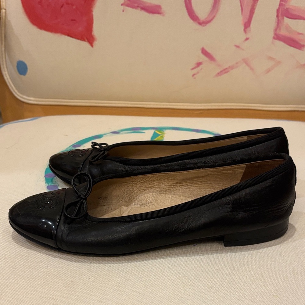 CHANEL Black Leather Loafers with Bow Detail - Picture 4 of 7